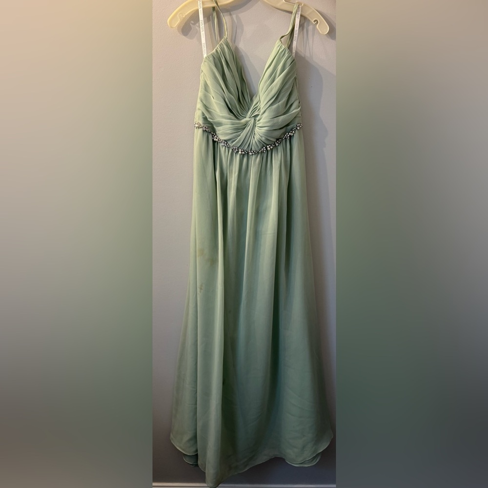 David's Bridal Dusty Sage bridesmaid dress size 6